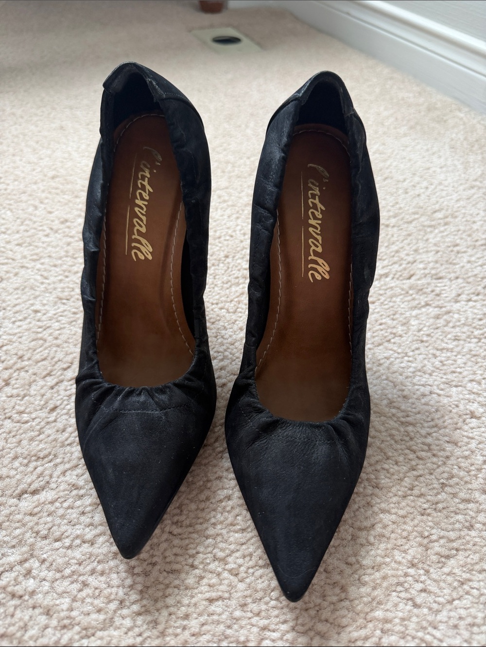 L'INTERVALLE Black Pointed-Toe Suede Pumps
